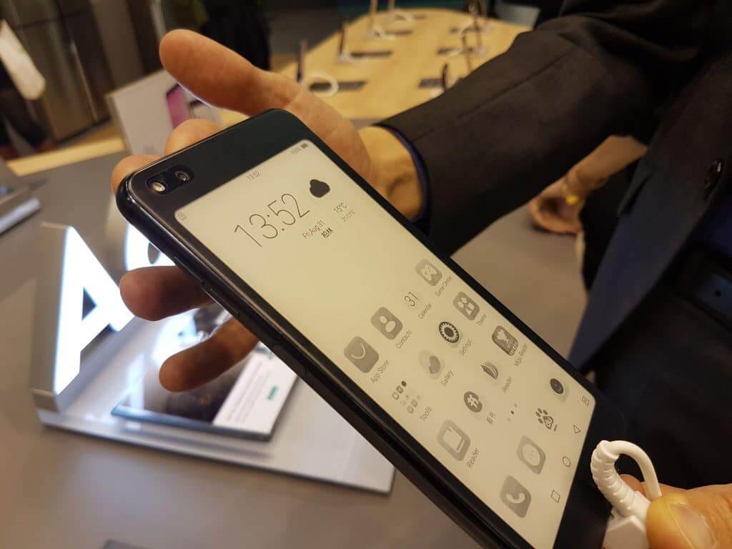 This E Ink 'Phone' Is Actually a Screen For Your Smartphone