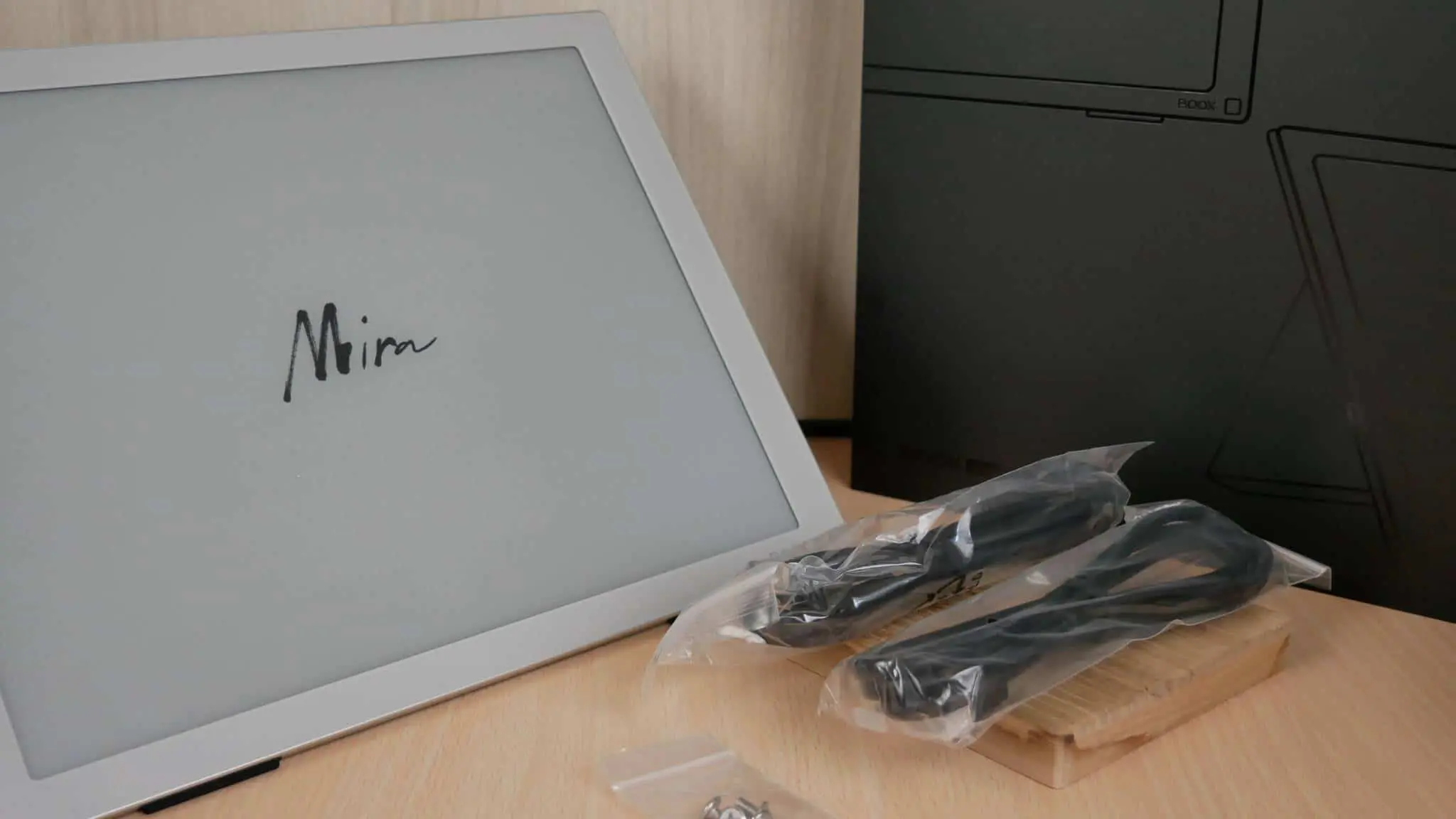 First Look at the Onyx Boox Mira 13.3 inch E INK Monitor - Good e