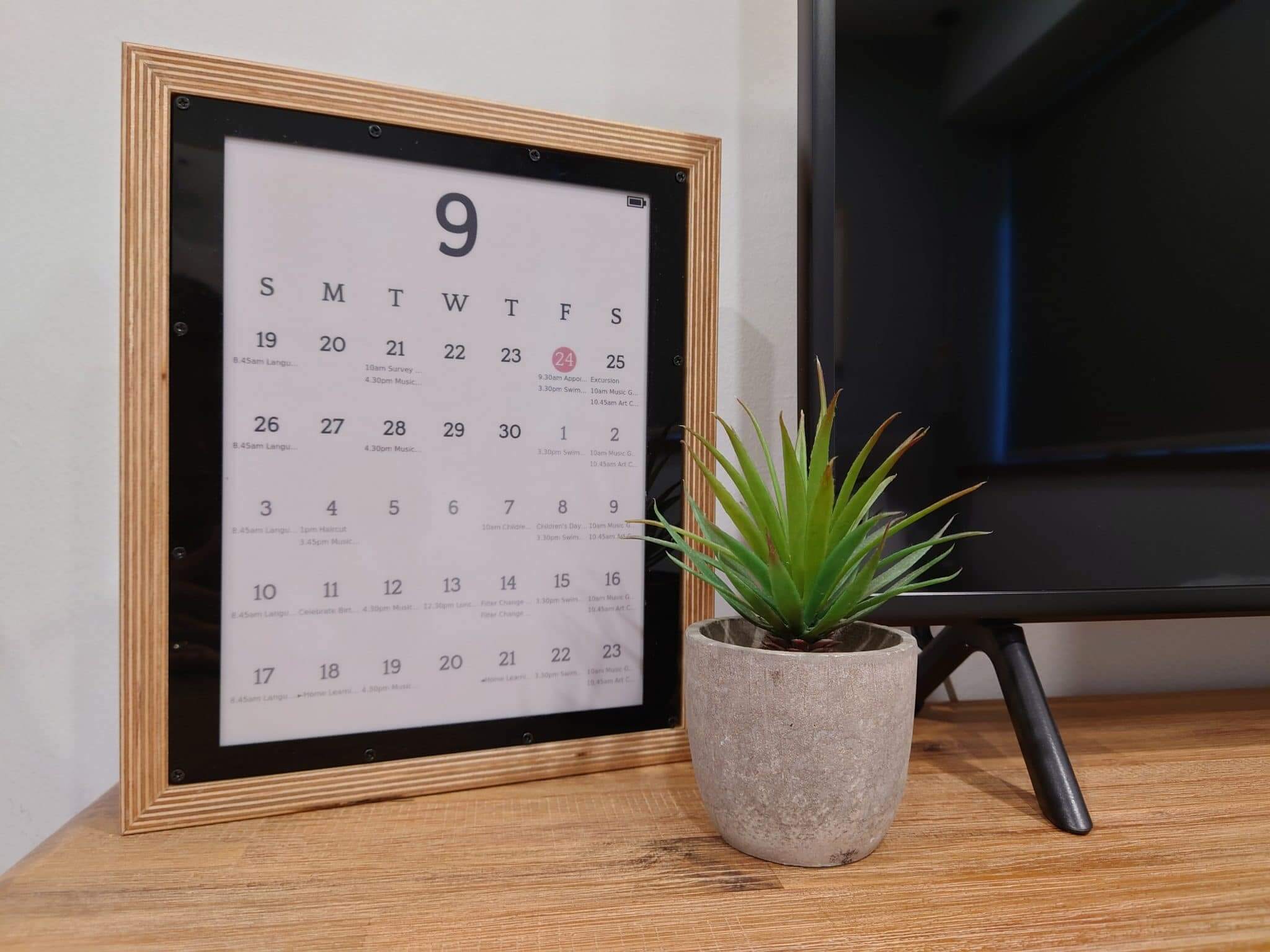 Enthusiast builds EInk Magic Calendar using Raspberry Pi Good eReader