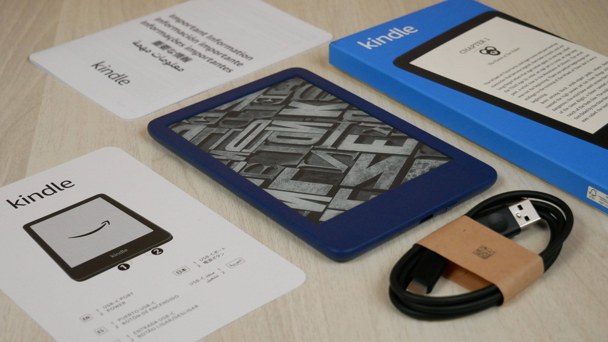 Kindle Basic 2023 with Black Fabric Sleep Cover - Unboxing and Setup! 