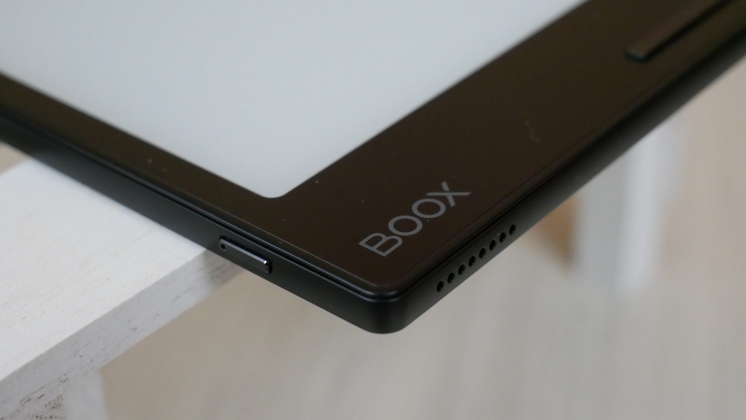 Onyx Boox Leaf 2 e-Reader Review - Good e-Reader