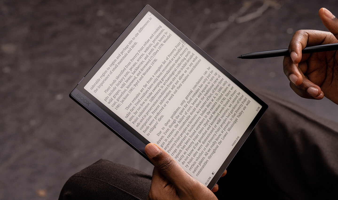 Onyx Boox Tab Ultra Hands on Review - Good e-Reader