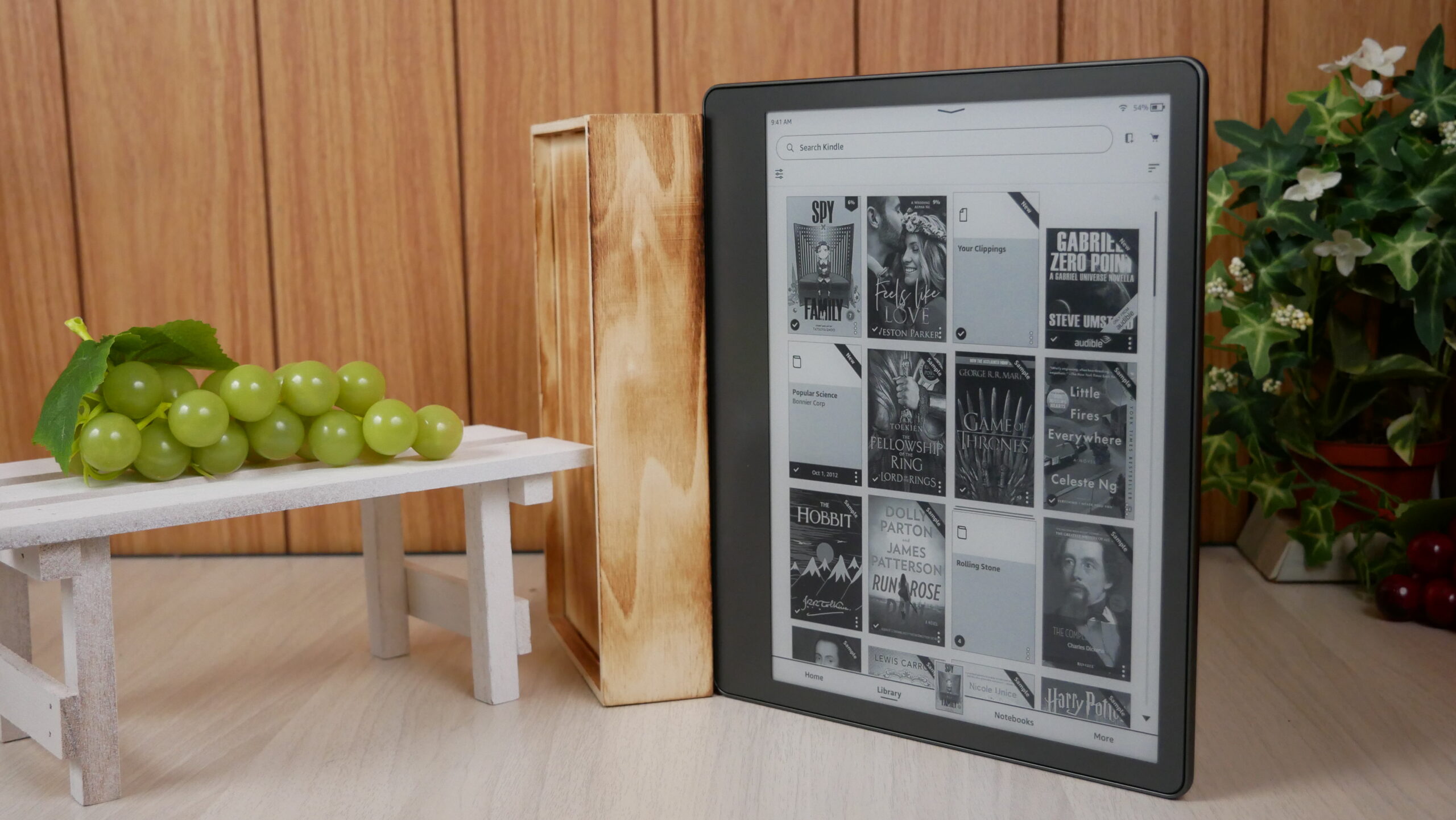Hands on Review of the  Kindle Scribe - Good e-Reader