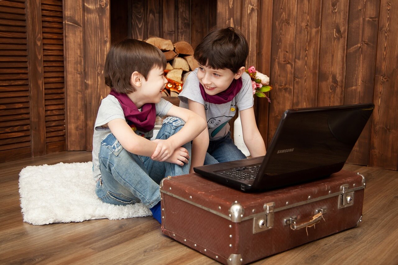 Reading E-books to Kids